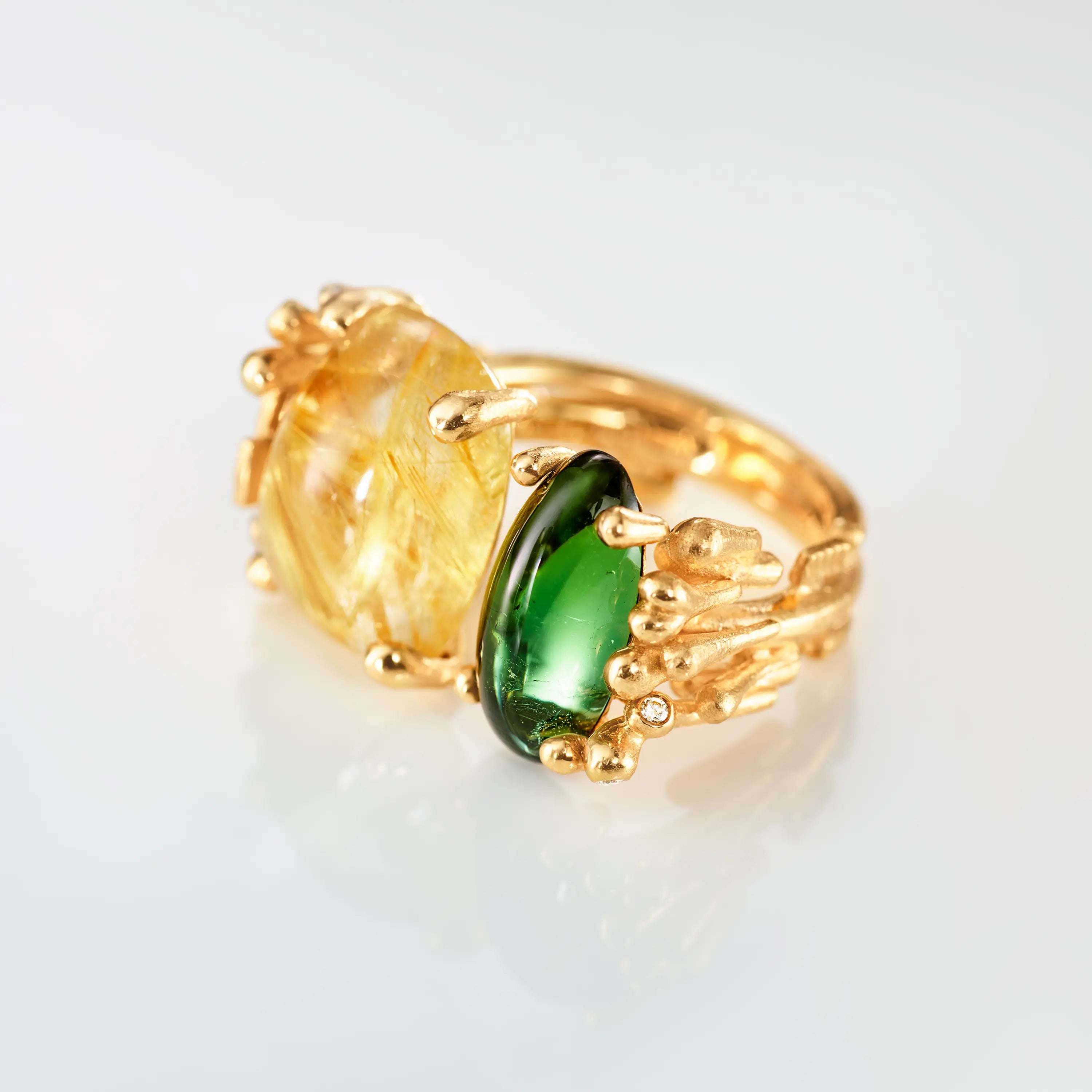 BoHo ring, gull med rutilkvarts og grønn turmalin