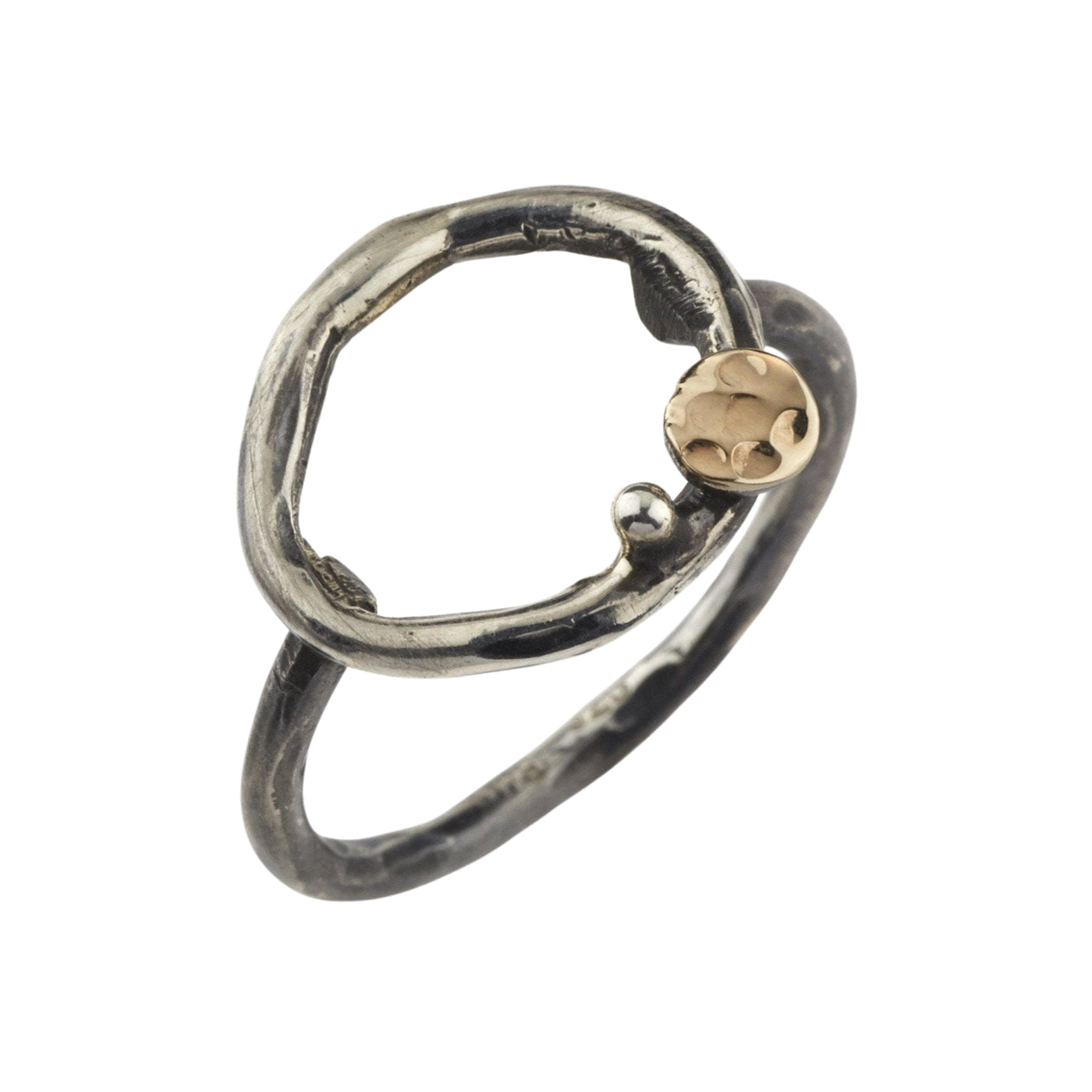 By Birdie Comet Circle ring, oksidert sølv med gulldetalj