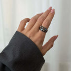 By Birdie Nautilos Blue ring, oksidert sølv med månestener og diamanter