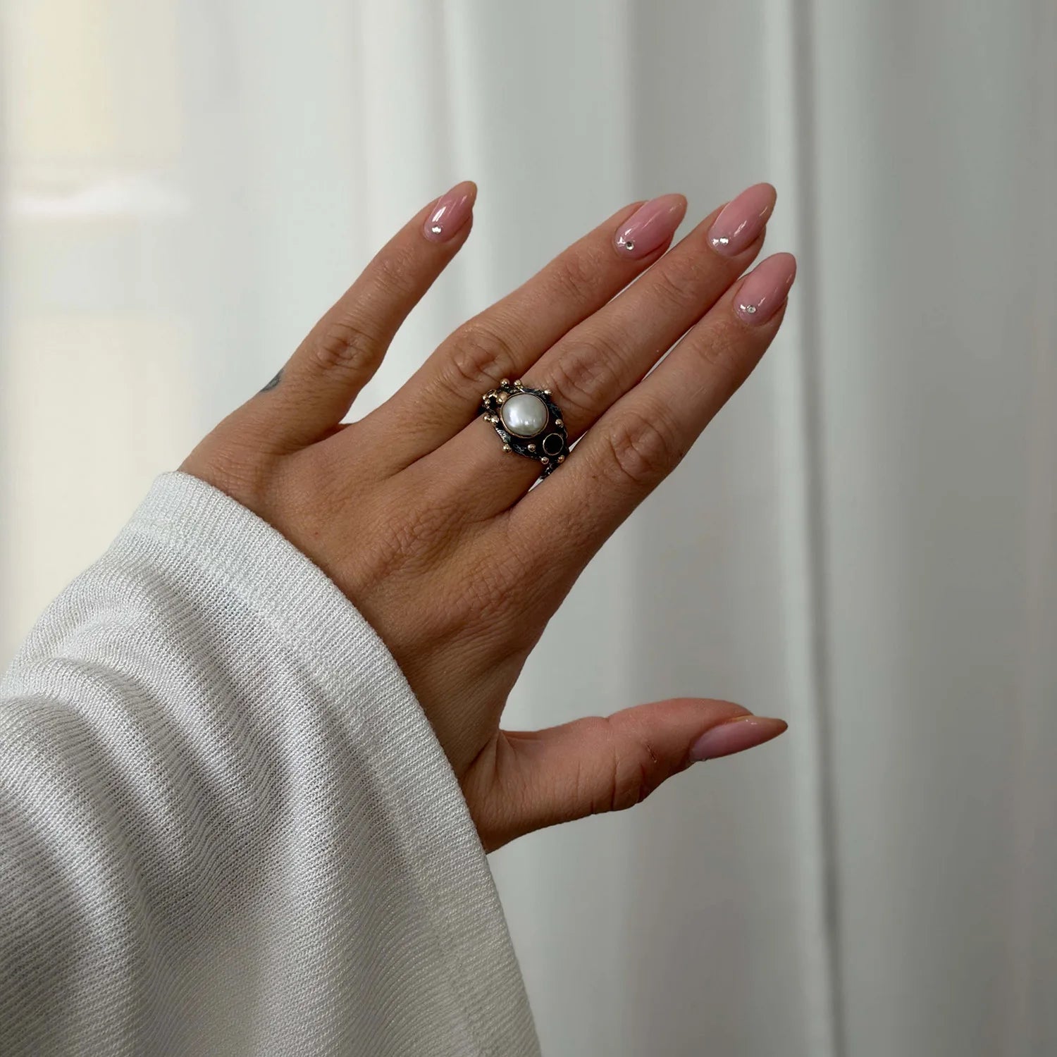 By Birdie Zinnia ring, sølv med perle og diamanter
