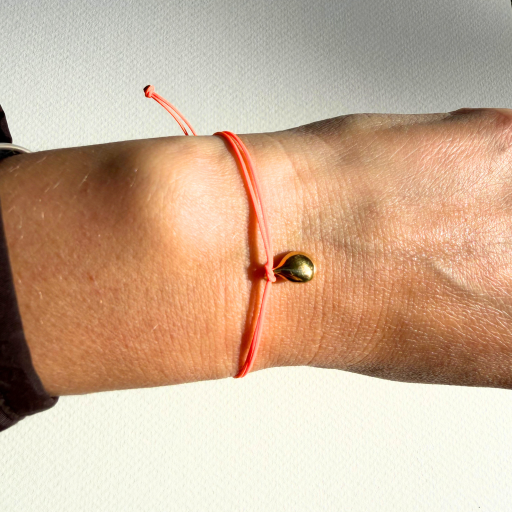 Gullhagen Gyllen dråpe armbånd, oransje nylonsnor med forgylt dråpe2