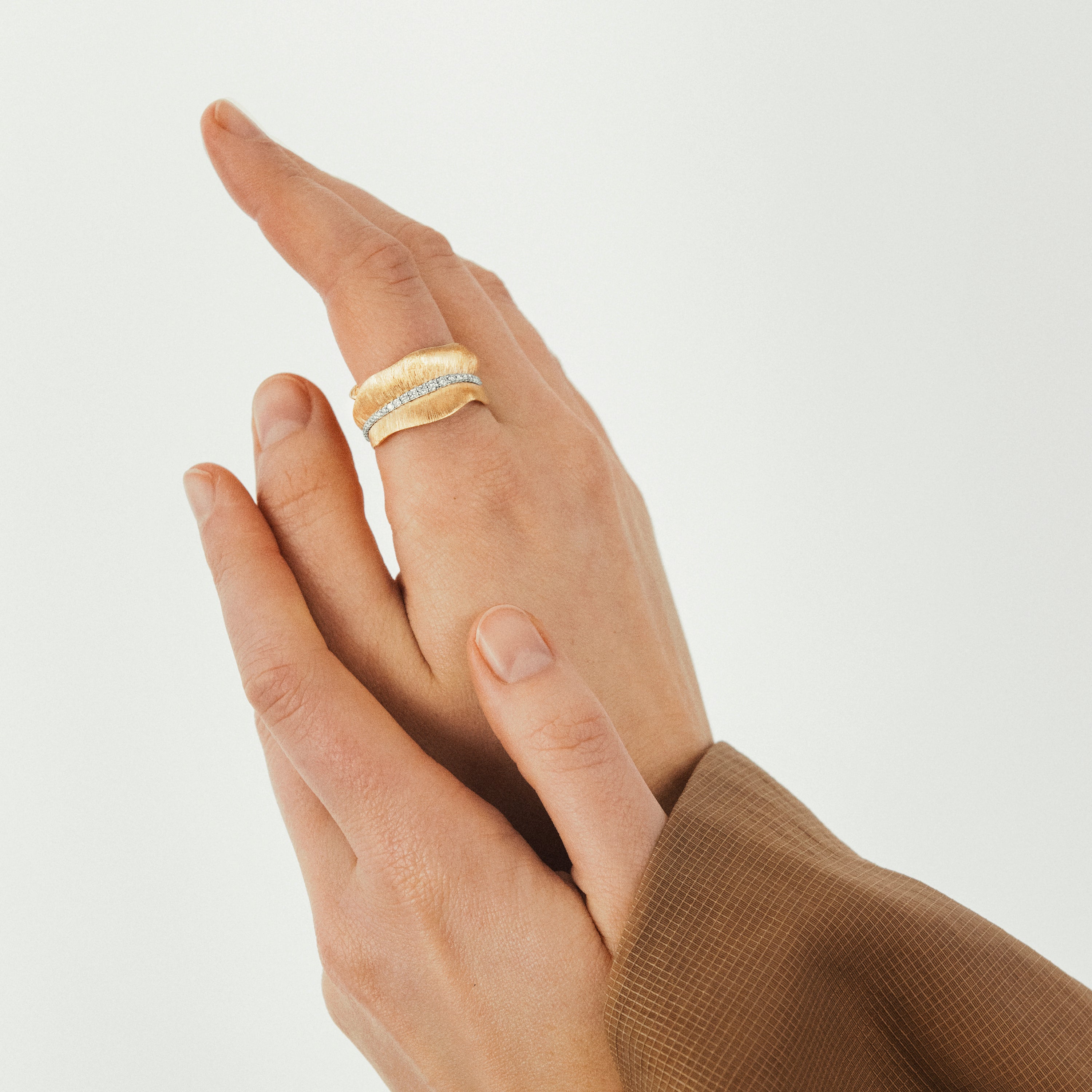 Ole Lyngaard Copenhagen Leaves ring medium, gull og diamanter