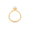 Ole Lynggaard Copenhagen Lotus ring 0 med hvit månesten, gull