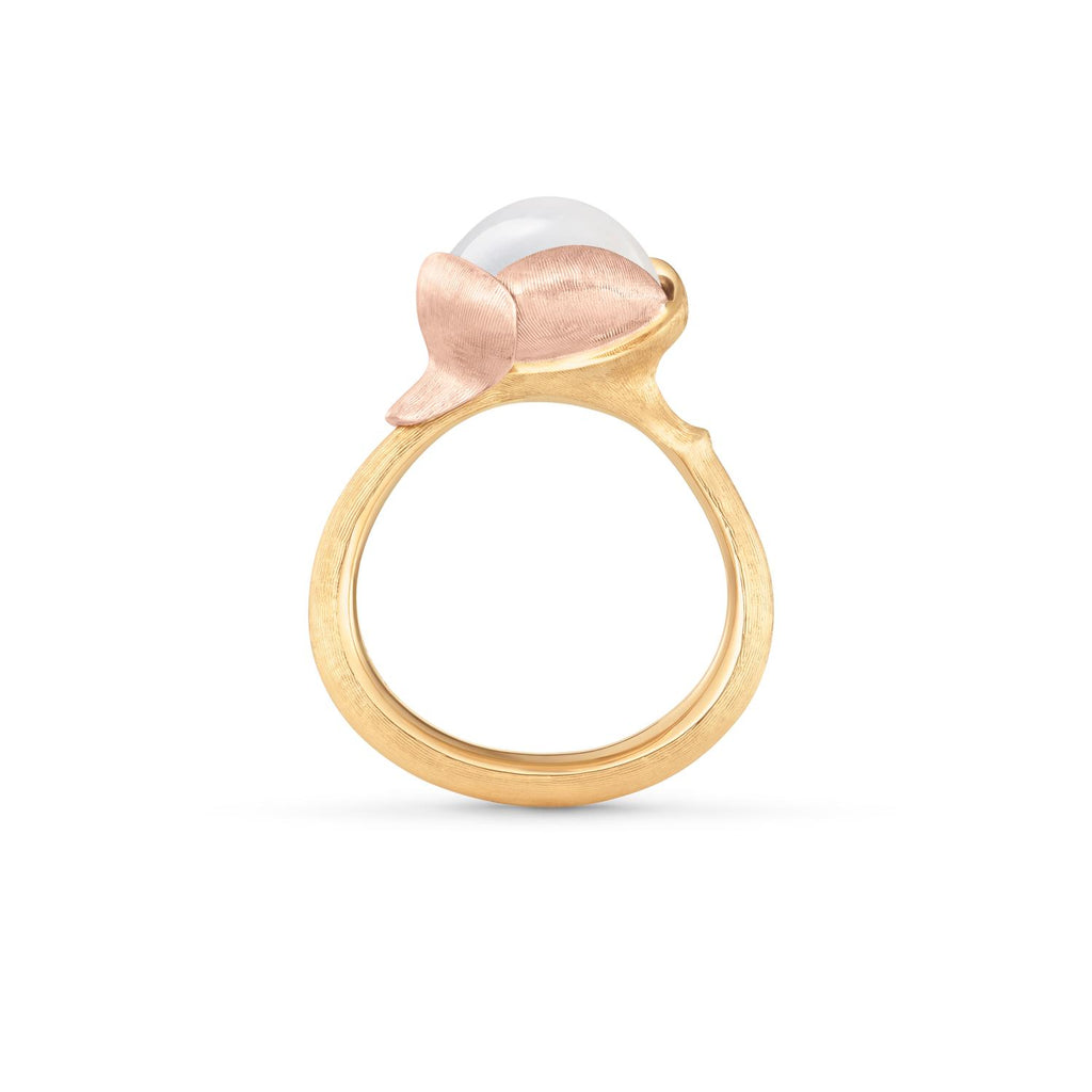 Ole Lynggaard Copenhagen Lotus ring 2 med hvit månesten, gull