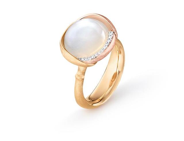 Ole Lynggaard Copenhagen Lotus ring 3 med hvit månesten, gull og diamanter