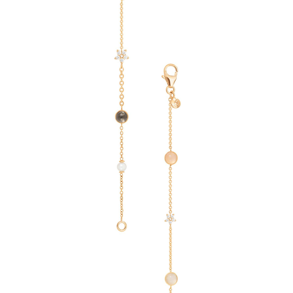 Ole Lynggaard Copenhagen Shooting Stars armbånd med blush og grå månesten, hvit ferskvannsperle og diamanter