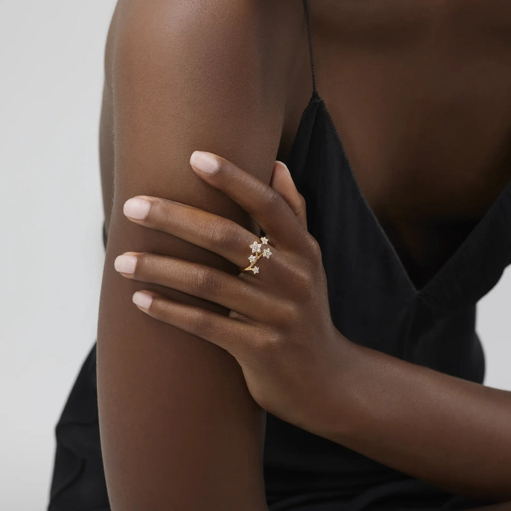 Ole Lynggaard Copenhagen Shooting Stars ring med stjerner, gull og diamanter