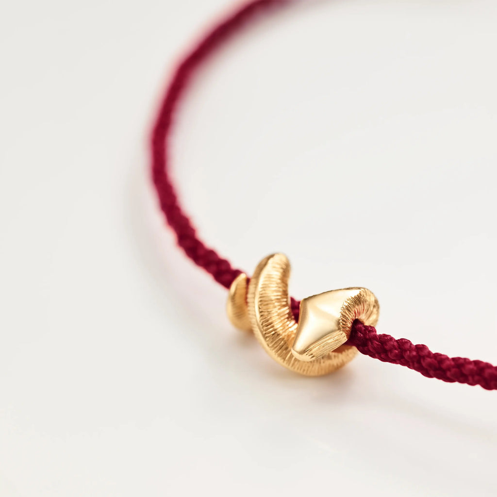 Ole Lynggaard Copenhagen Snakes armbånd mini charm rød, gull