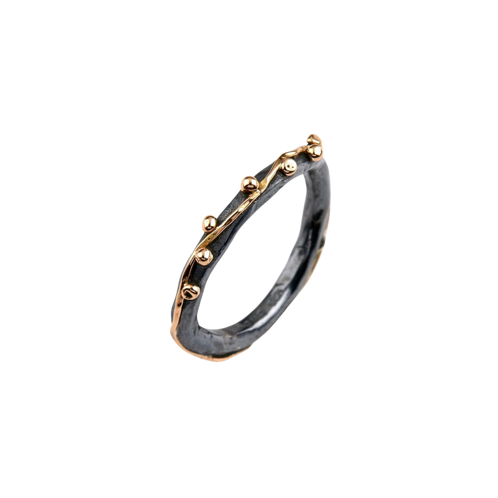 Zeus ring, oksidert sølv med gullkuler